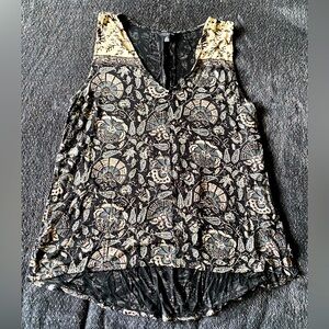 EUC Lucky🍀Brand sleeveless summer top, black white floral paisley,hi low hem,S